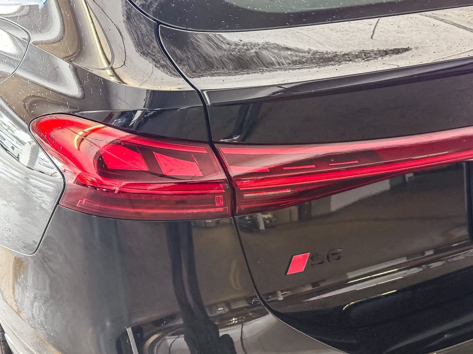 Thumbnail: 2025 Audi e-tron S - 7