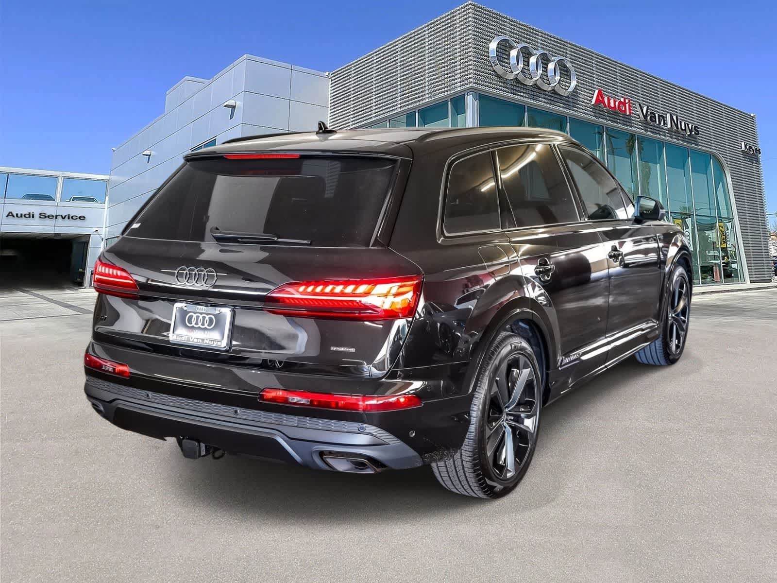 Thumbnail: 2026 Audi Q7 - 4