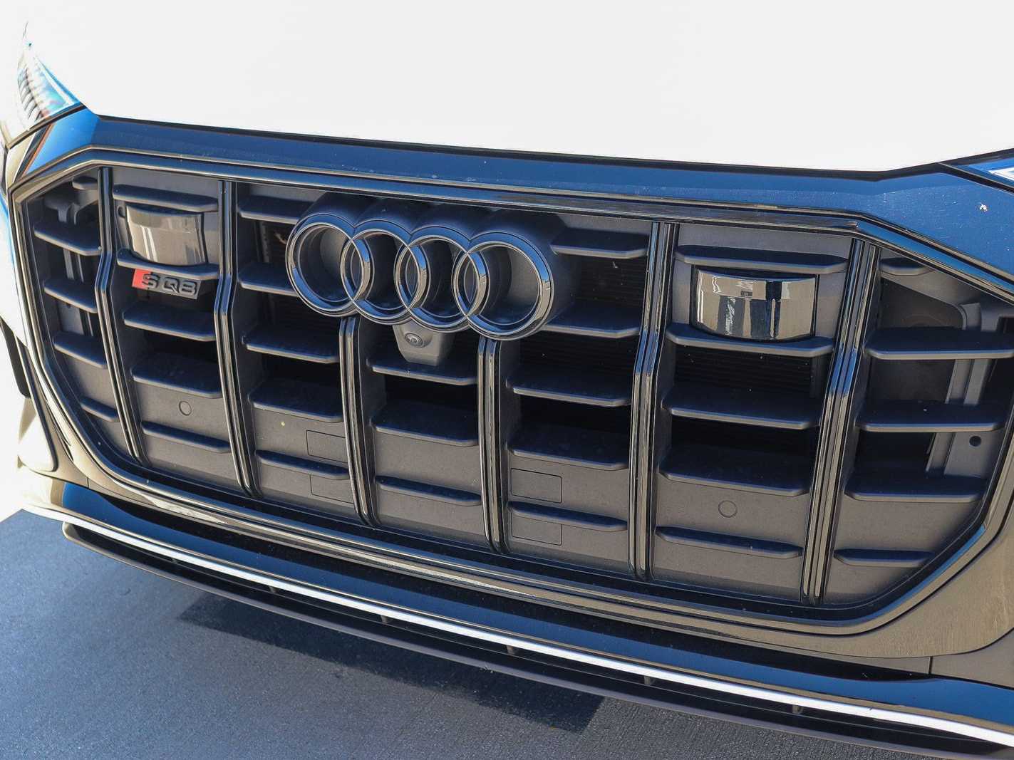 Thumbnail: 2023 Audi SQ8 - 7