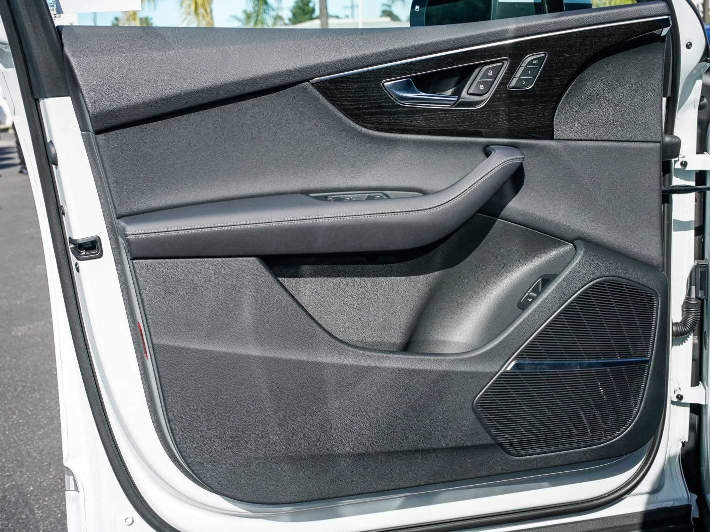 Thumbnail: 2025 Audi Q7 - 20