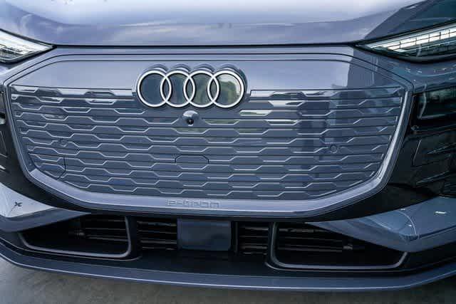 Thumbnail: 2025 Audi Q6 e-tron - 8