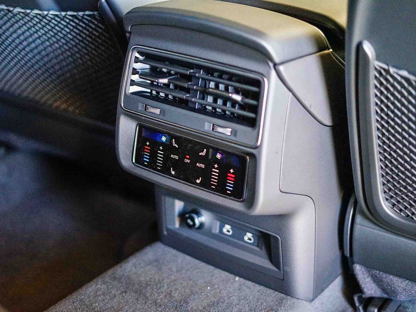 Thumbnail: 2025 Audi RS Q8 - 17