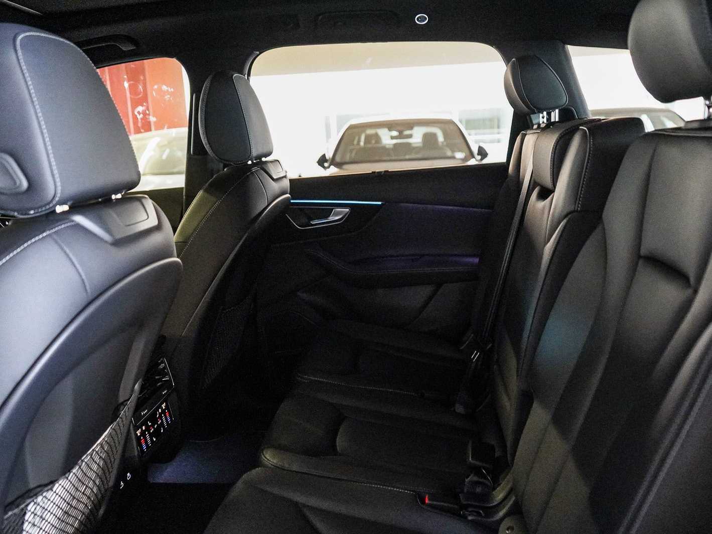 Thumbnail: 2026 Audi Q7 - 18