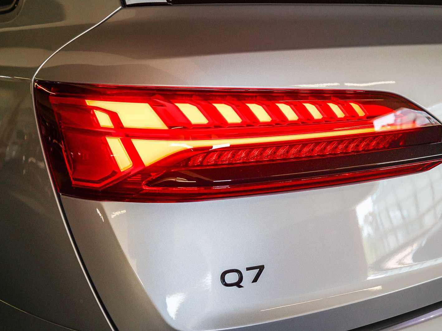 Thumbnail: 2026 Audi Q7 - 7