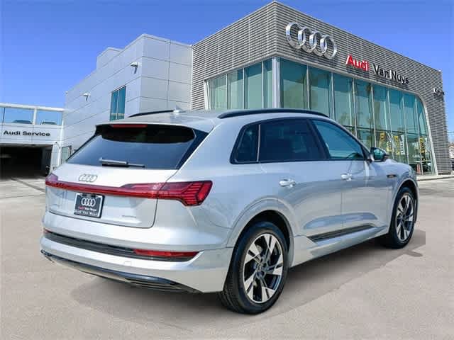 Thumbnail: 2022 Audi e-tron - 4