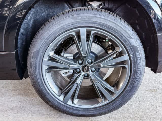 Thumbnail: 2026 Audi Q8 - 8