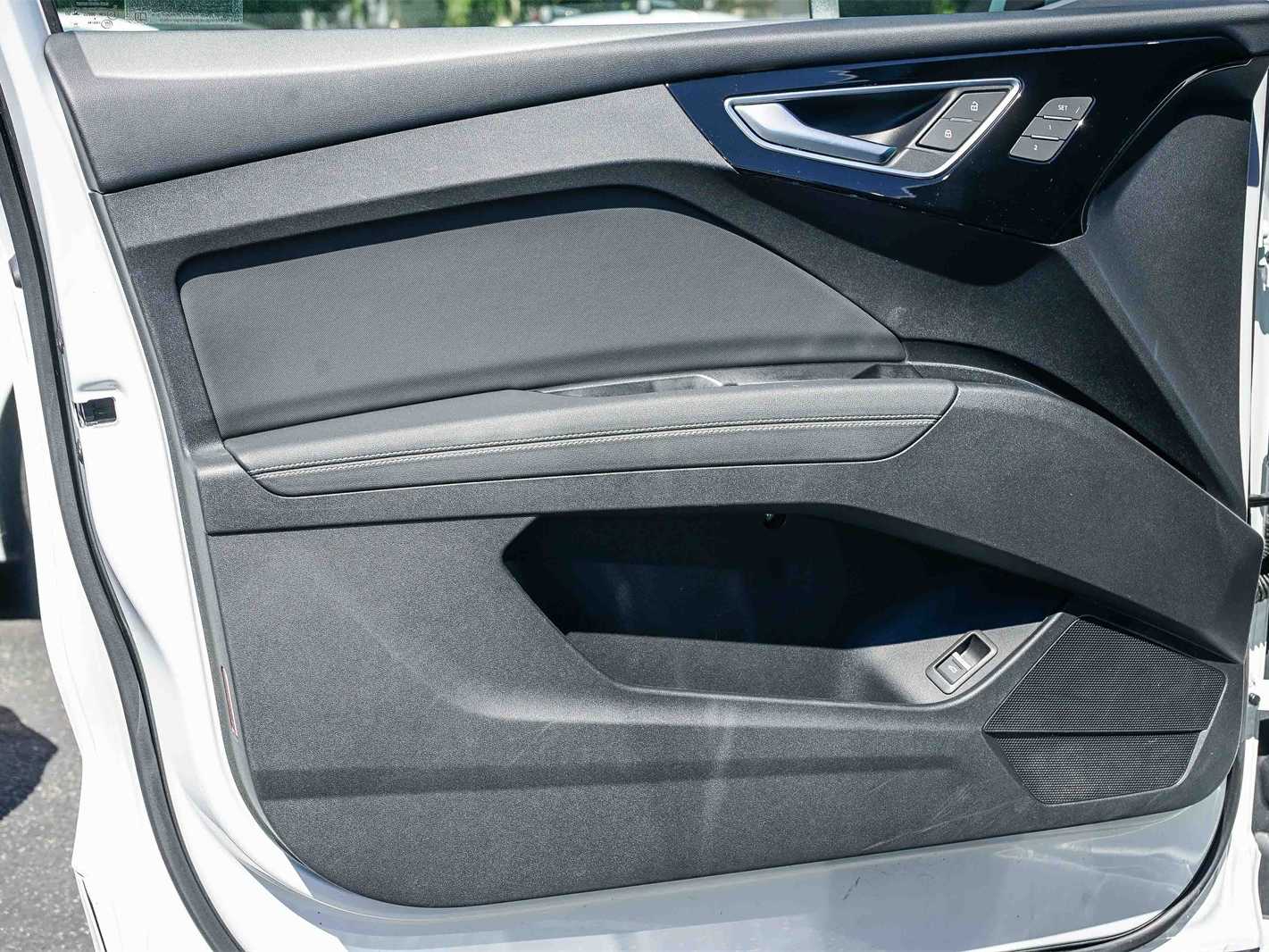 Thumbnail: 2024 Audi Q4 e-tron - 19