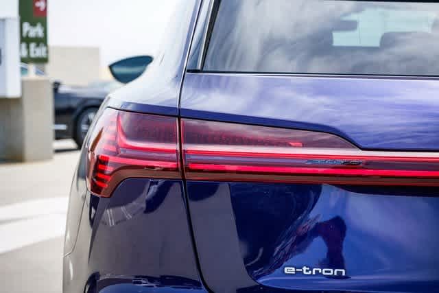 Thumbnail: 2022 Audi e-tron - 9