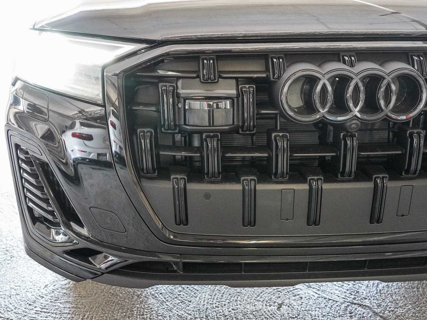 Thumbnail: 2026 Audi Q7 - 11