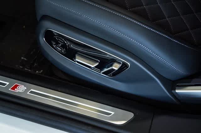 Thumbnail: 2025 Audi S8 - 24