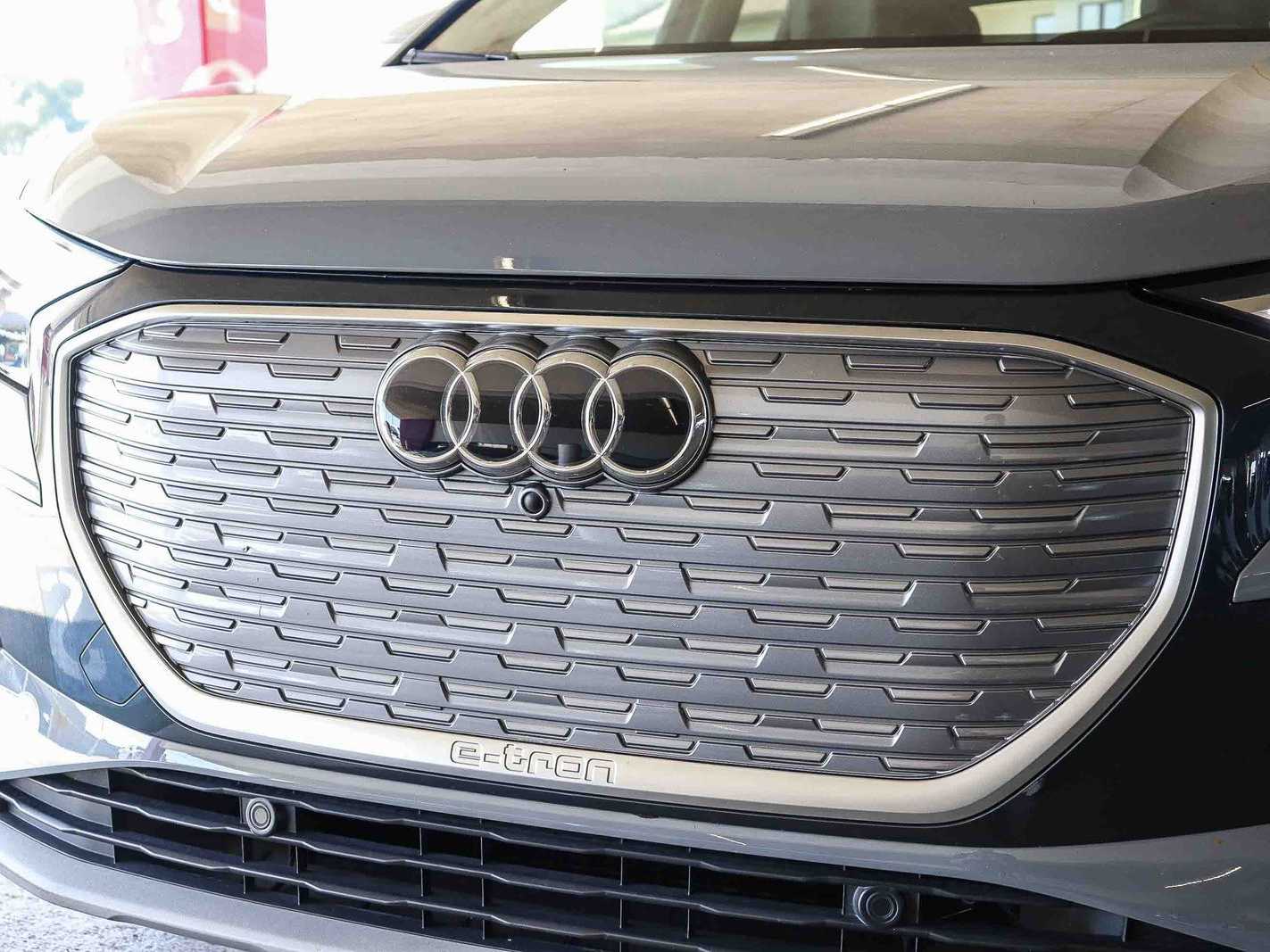 Thumbnail: 2023 Audi Q4 e-tron - 8