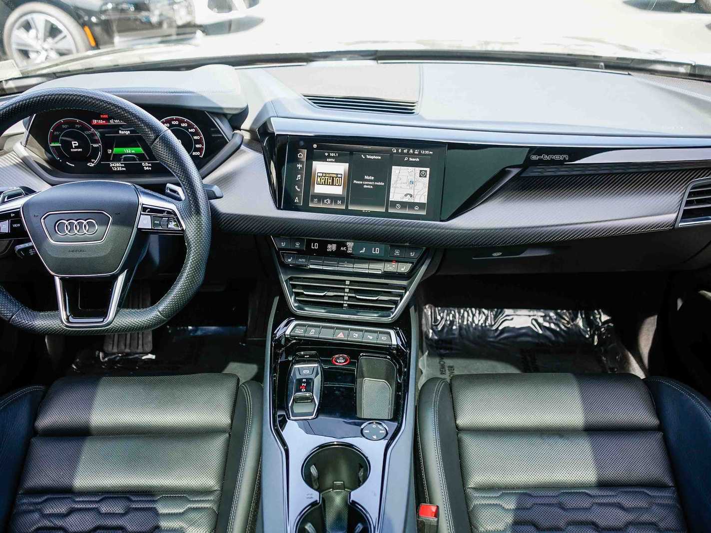 Thumbnail: 2022 Audi e-tron GT - 12