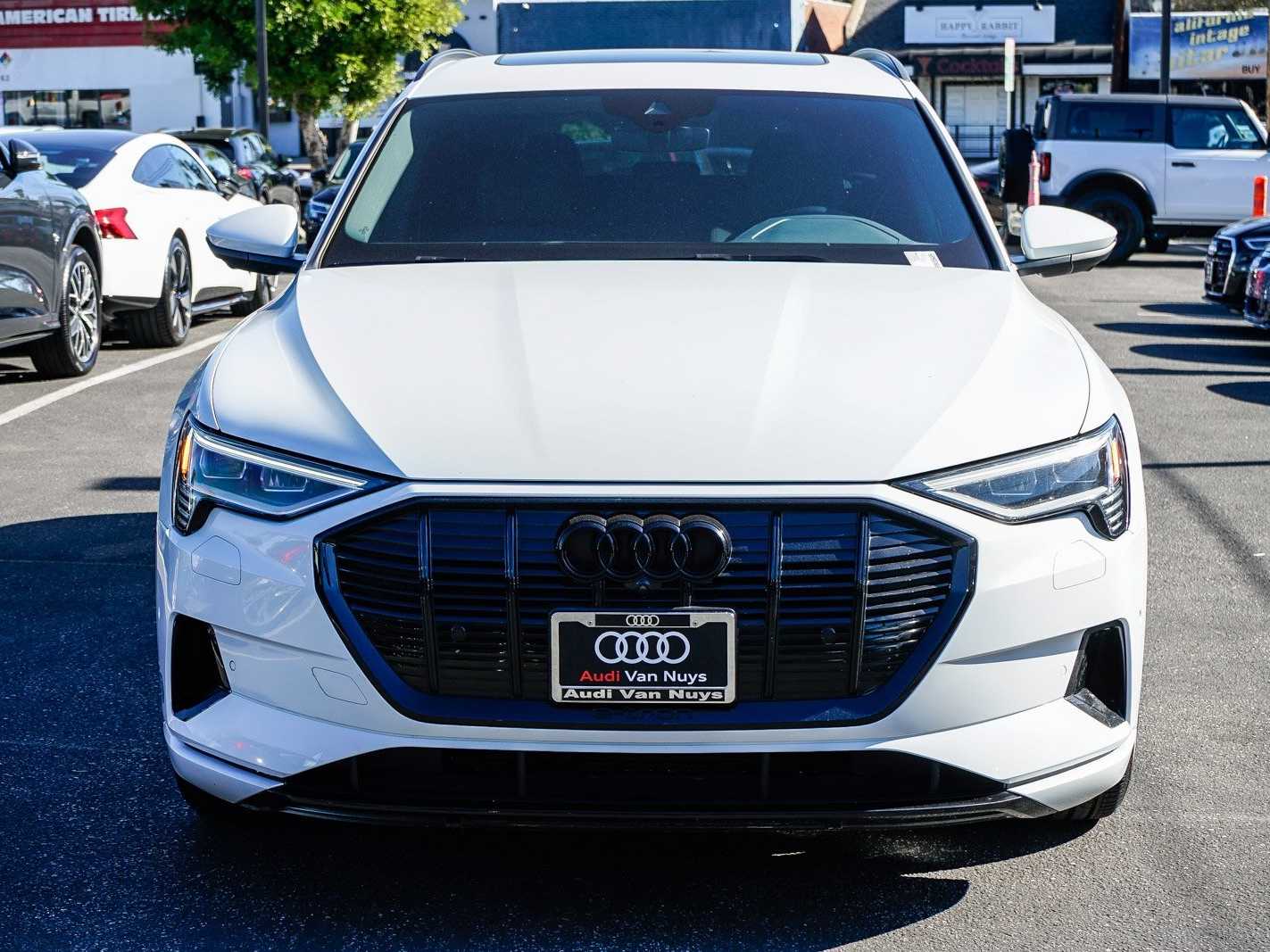 Thumbnail: 2023 Audi e-tron - 6