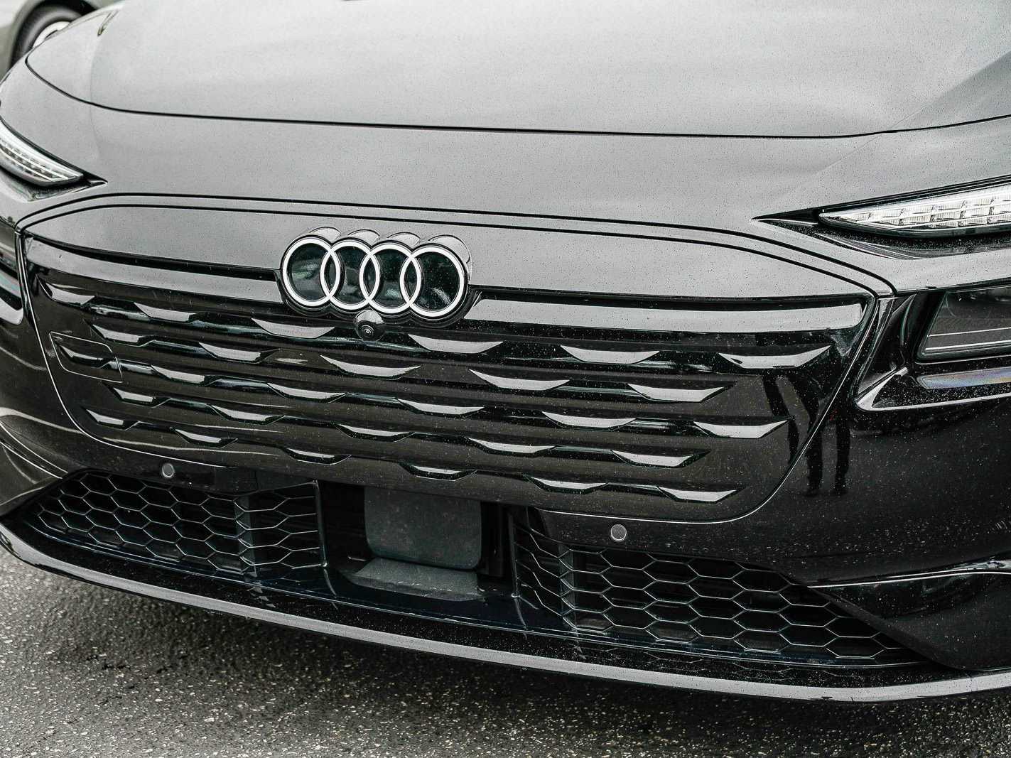Thumbnail: 2025 Audi e-tron - 8