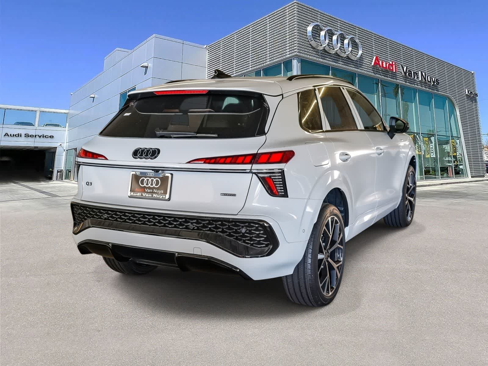 Thumbnail: 2026 Audi Q3 - 4