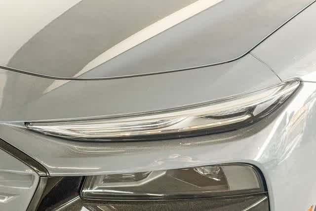 Thumbnail: 2025 Audi e-tron S - 10