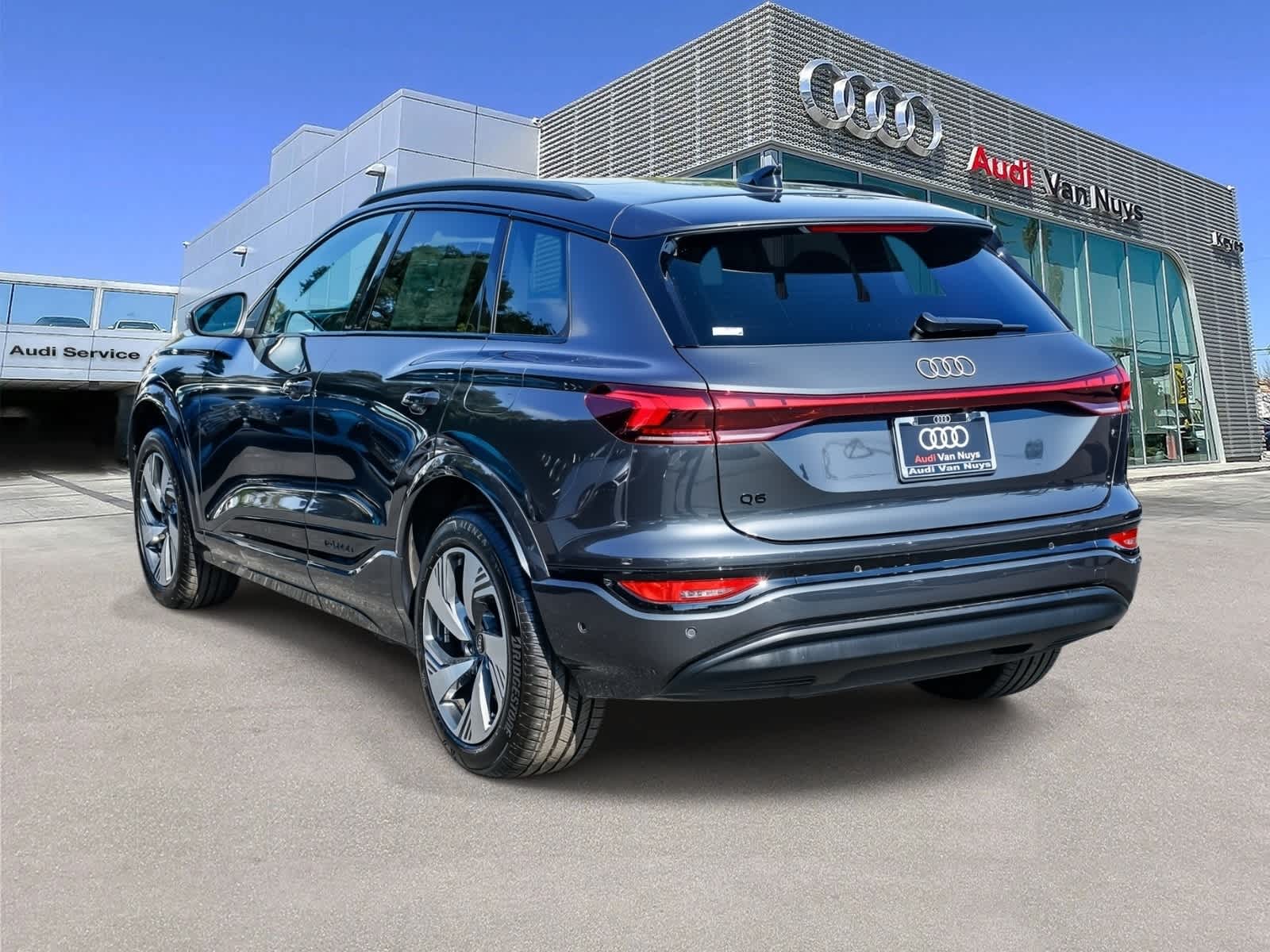Thumbnail: 2025 Audi Q6 e-tron - 2