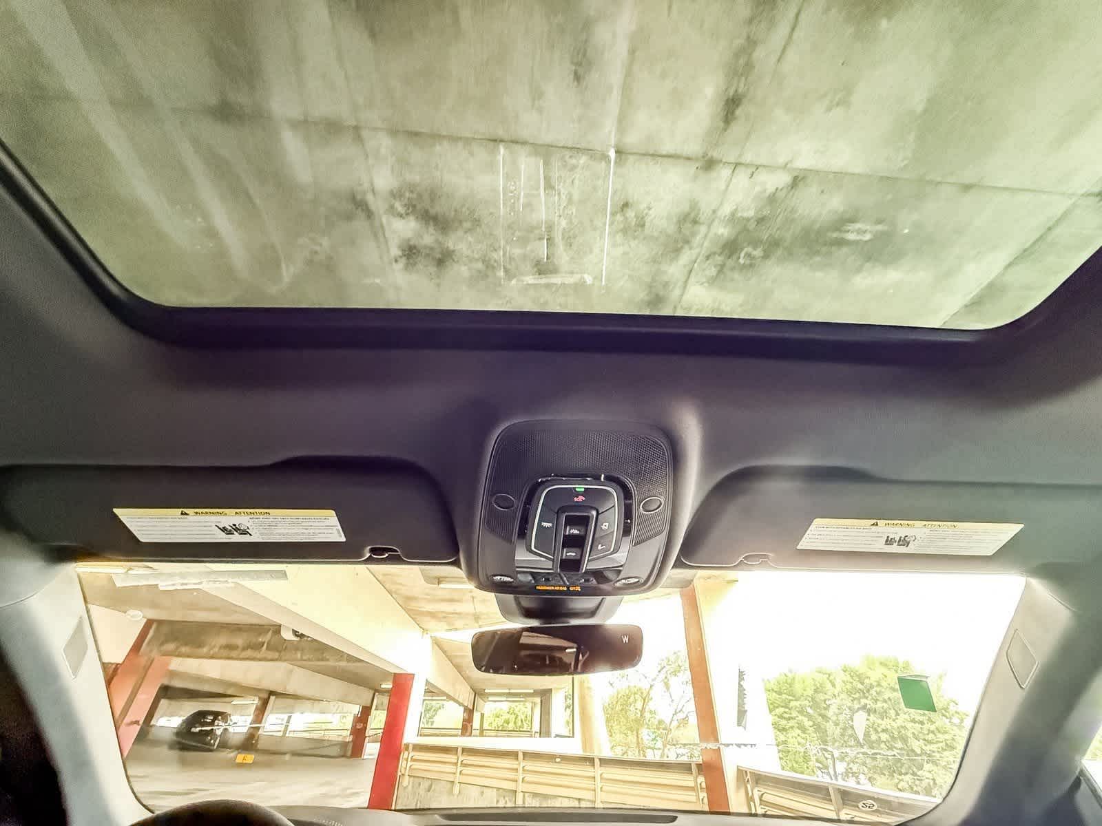 Thumbnail: 2026 Audi SQ8 - 16