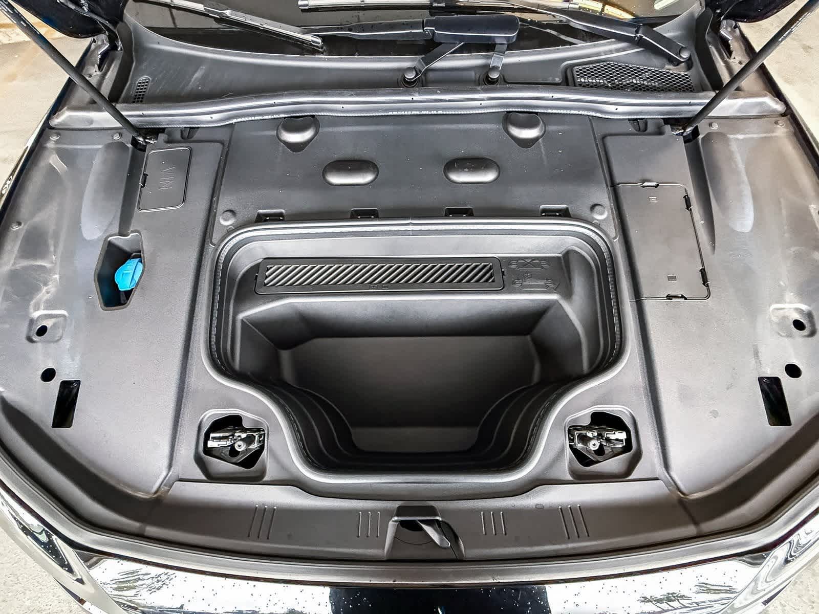 Thumbnail: 2025 Audi e-tron S - 27