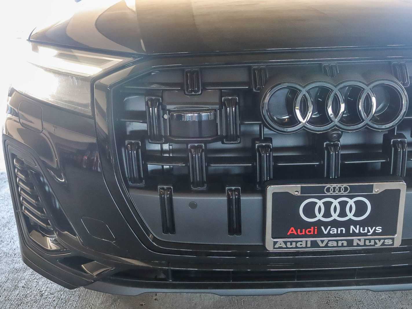 Thumbnail: 2026 Audi Q7 - 11