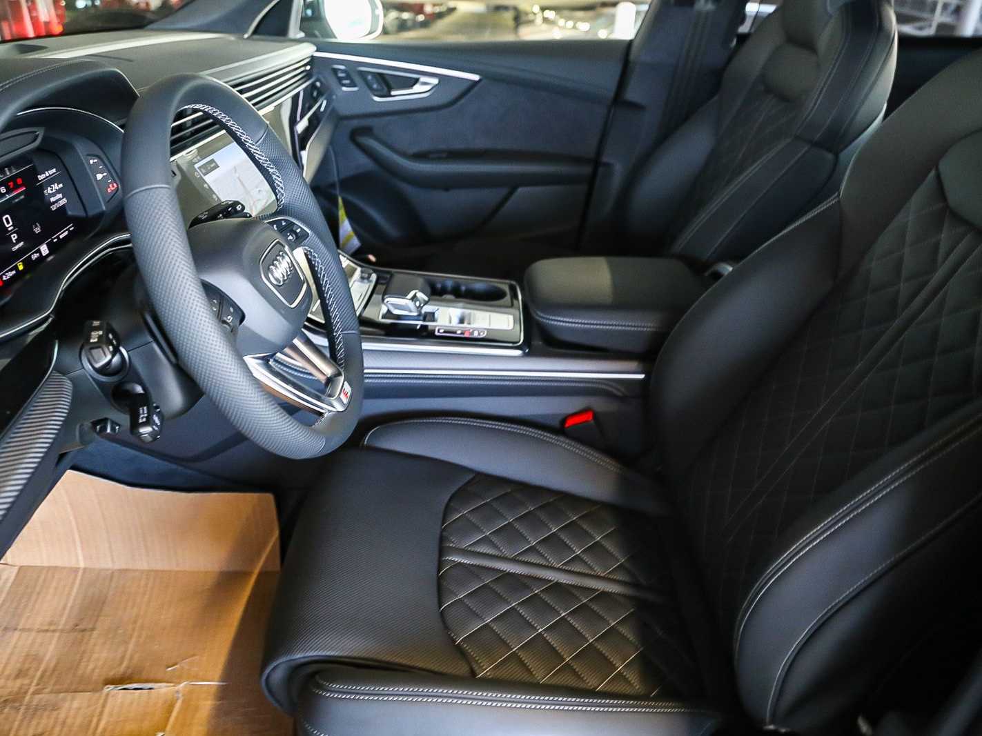 Thumbnail: 2026 Audi SQ8 - 14