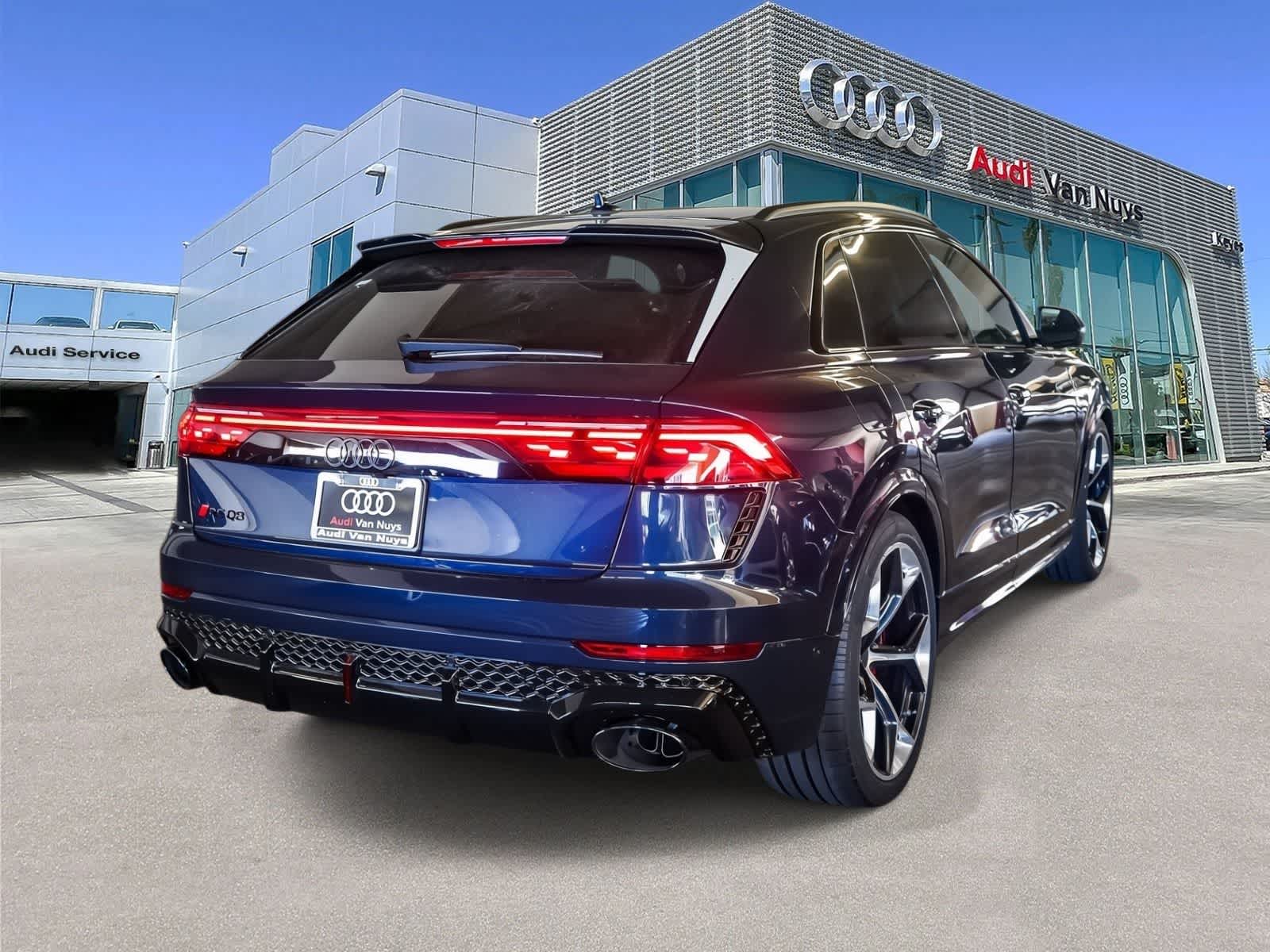 Thumbnail: 2026 Audi RS Q8 - 4