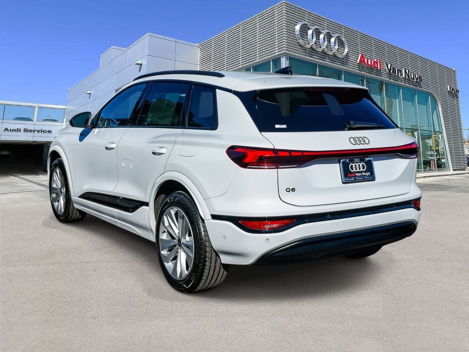 Thumbnail: 2025 Audi Q6 e-tron - 2