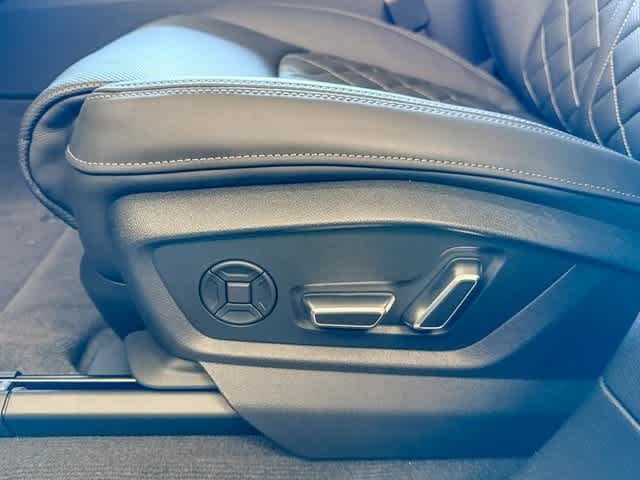 Thumbnail: 2026 Audi SQ8 - 20