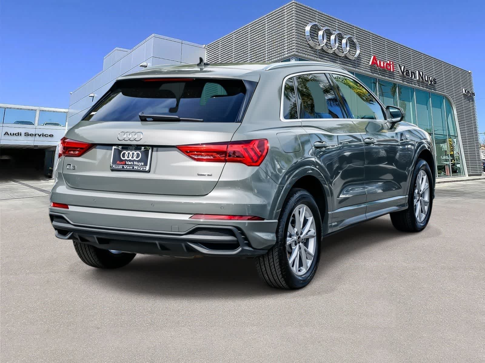 Thumbnail: 2025 Audi Q3 - 4