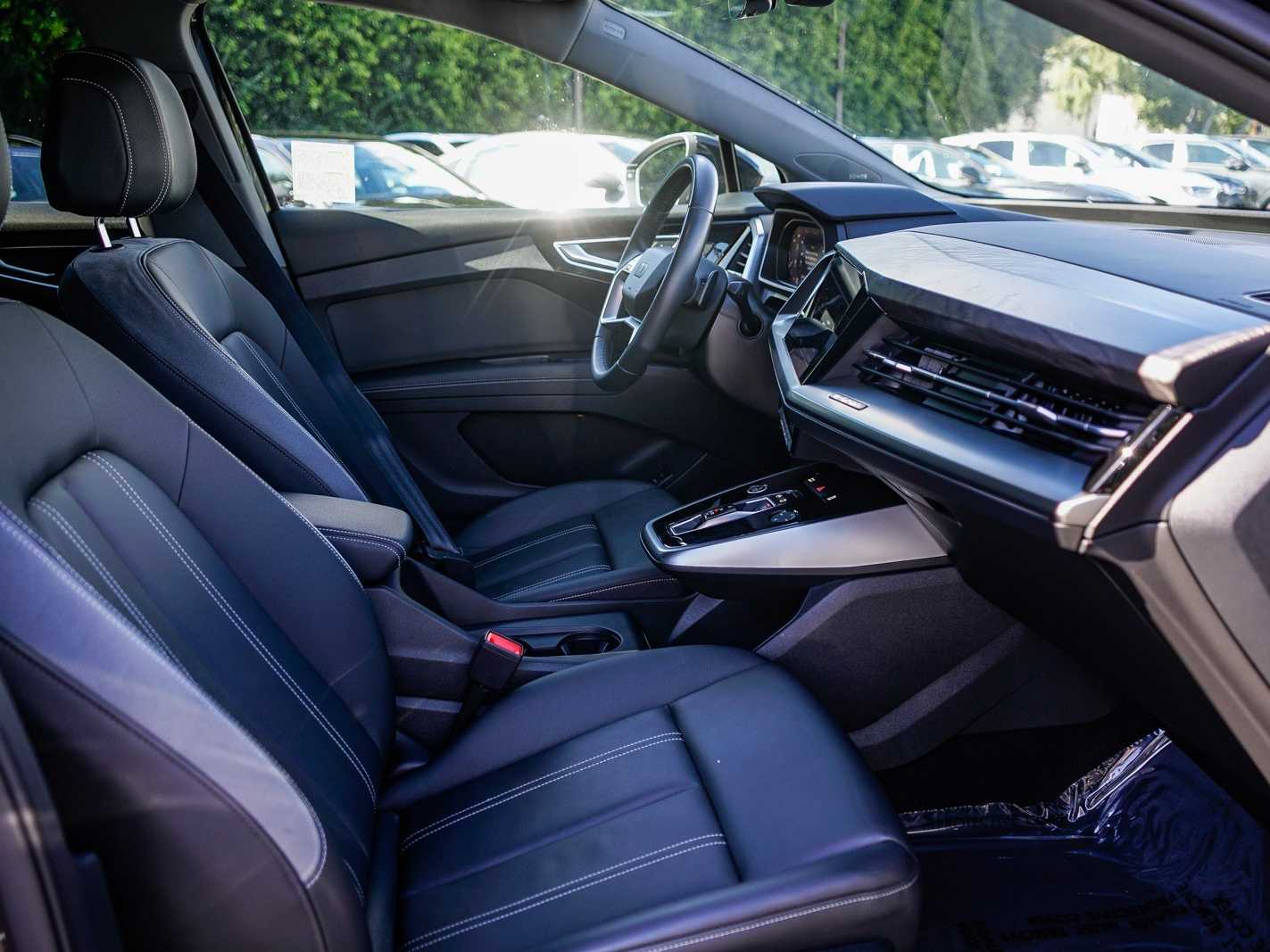 Thumbnail: 2023 Audi Q4 e-tron - 16