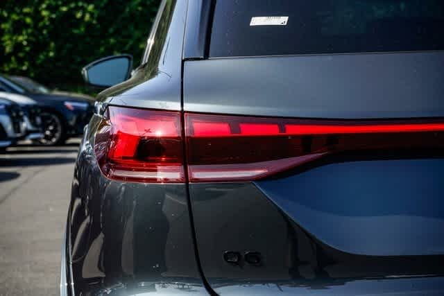 Thumbnail: 2025 Audi Q6 e-tron - 9