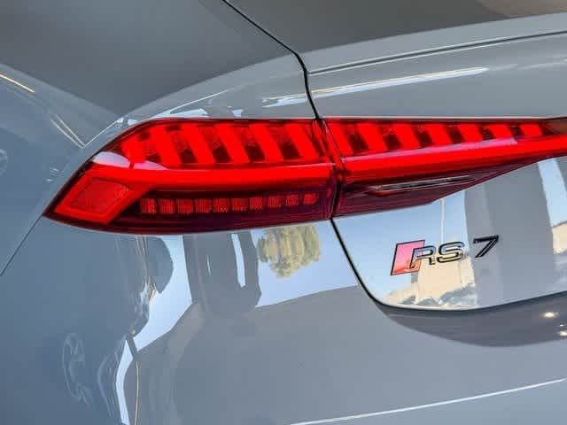 Thumbnail: 2025 Audi RS 7 - 7