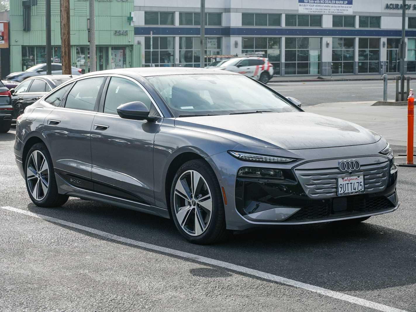 Thumbnail: 2025 Audi e-tron - 5