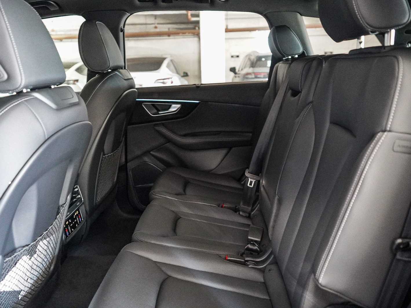 Thumbnail: 2026 Audi Q7 - 18