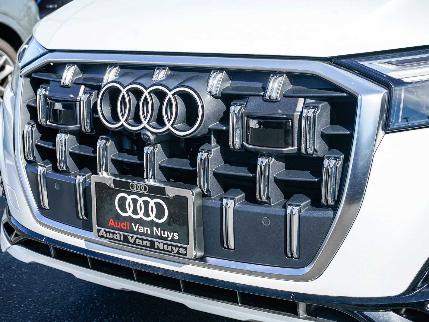 Thumbnail: 2025 Audi Q7 - 8