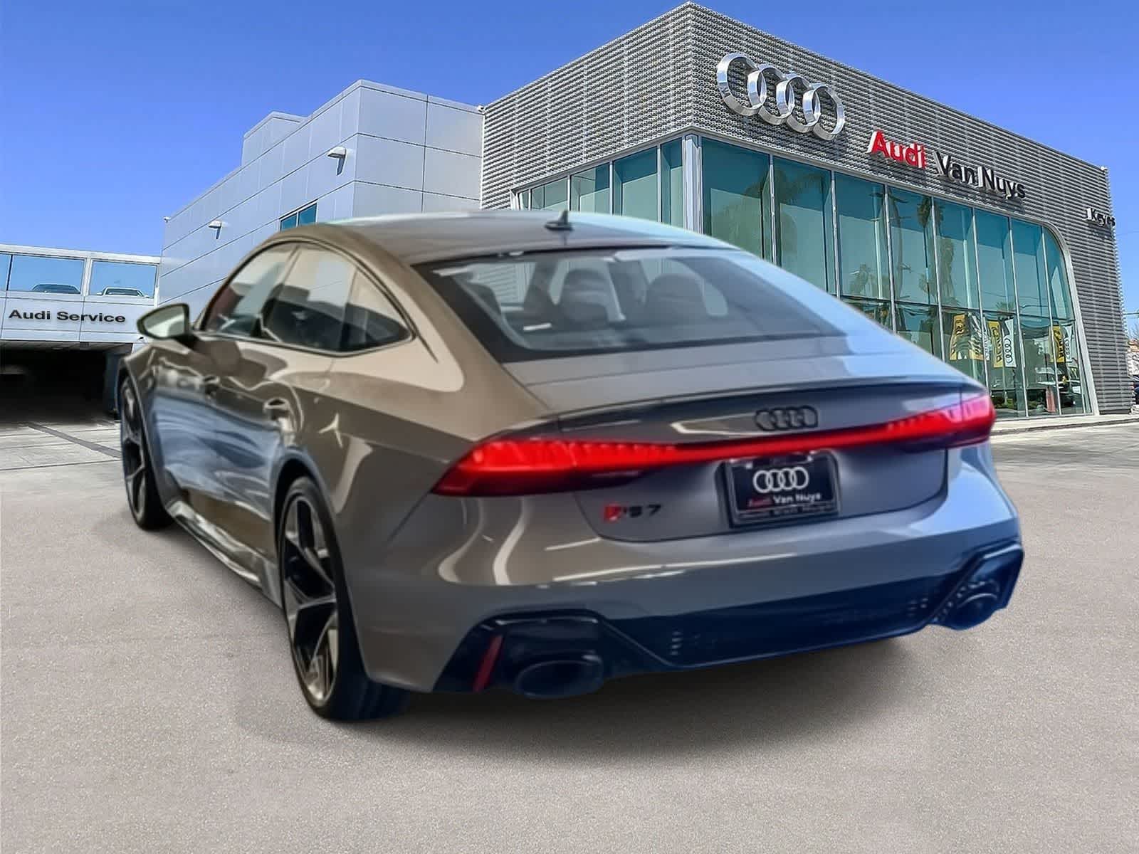 Thumbnail: 2026 Audi RS 7 - 6
