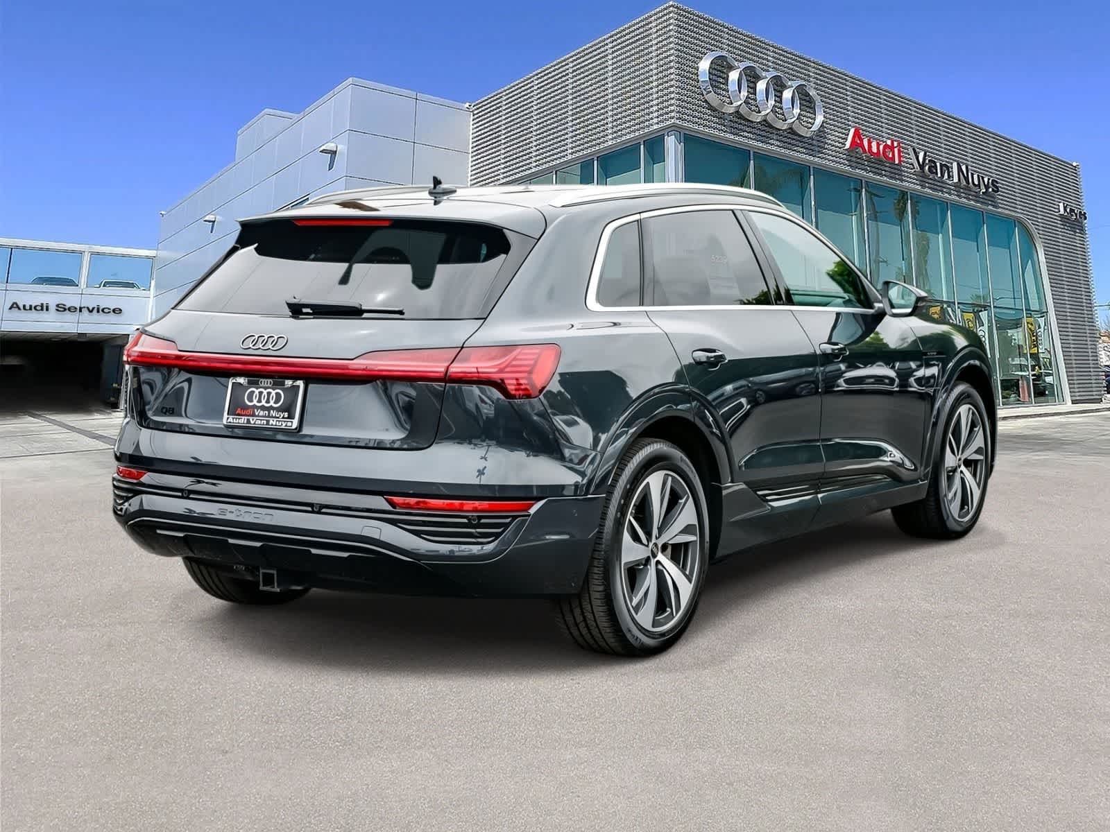 Thumbnail: 2024 Audi Q8 e-tron - 4