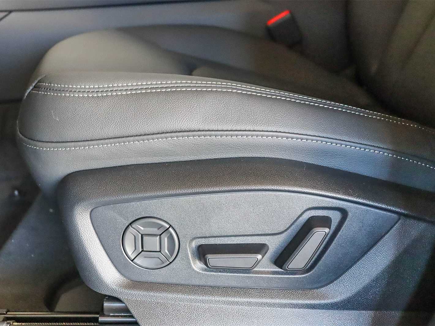 Thumbnail: 2026 Audi Q8 - 21