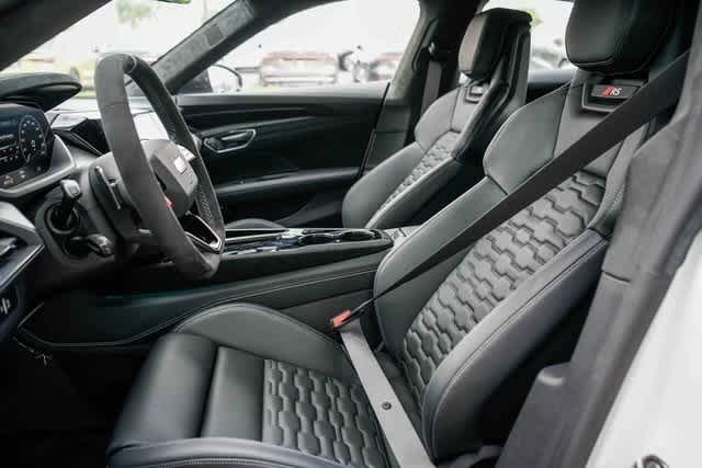 Thumbnail: 2025 Audi RS e-tron GT - 18