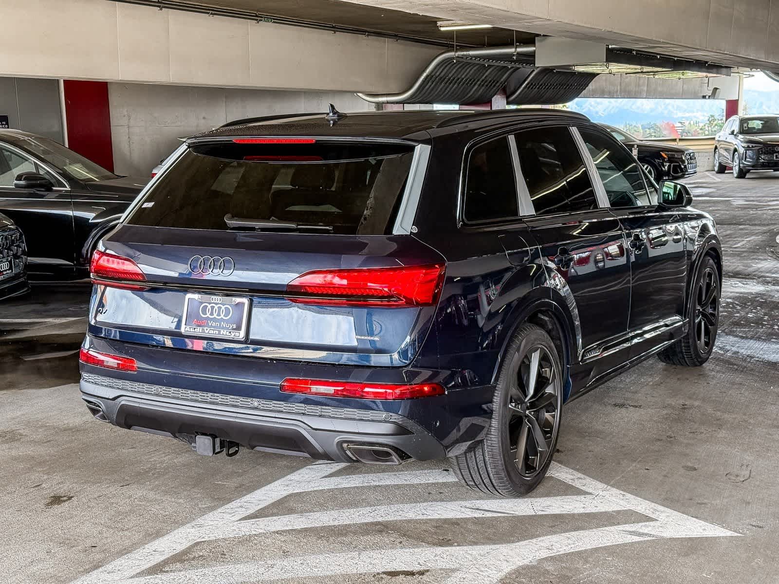 Thumbnail: 2026 Audi Q7 - 4