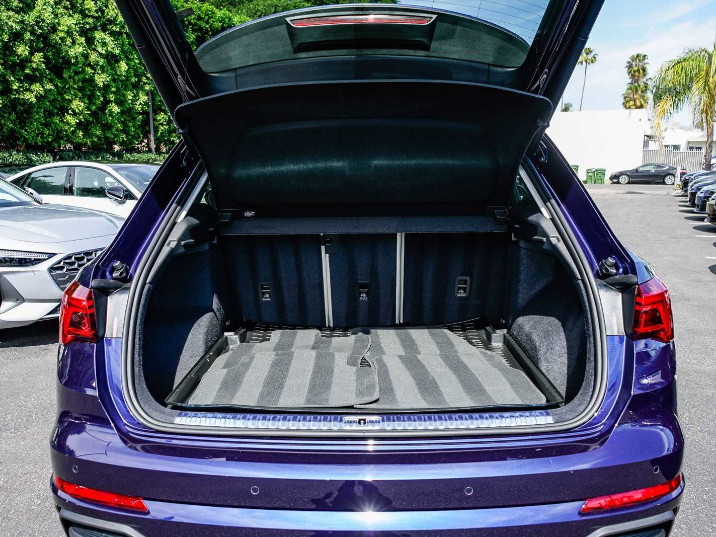 Thumbnail: 2025 Audi Q3 - 26