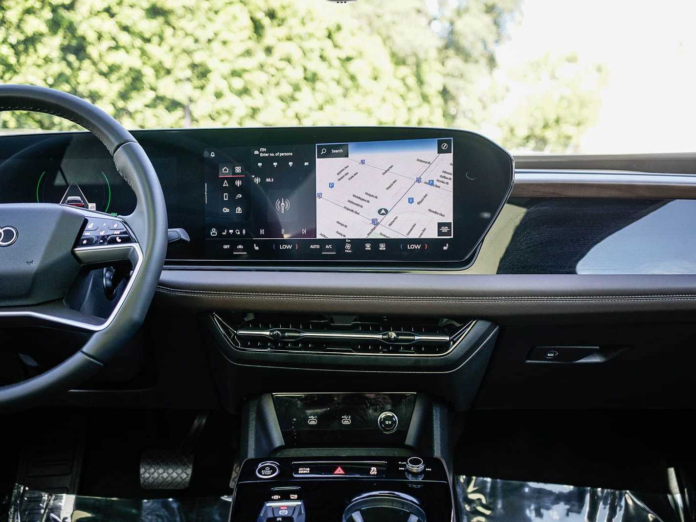 Thumbnail: 2025 Audi e-tron - 13