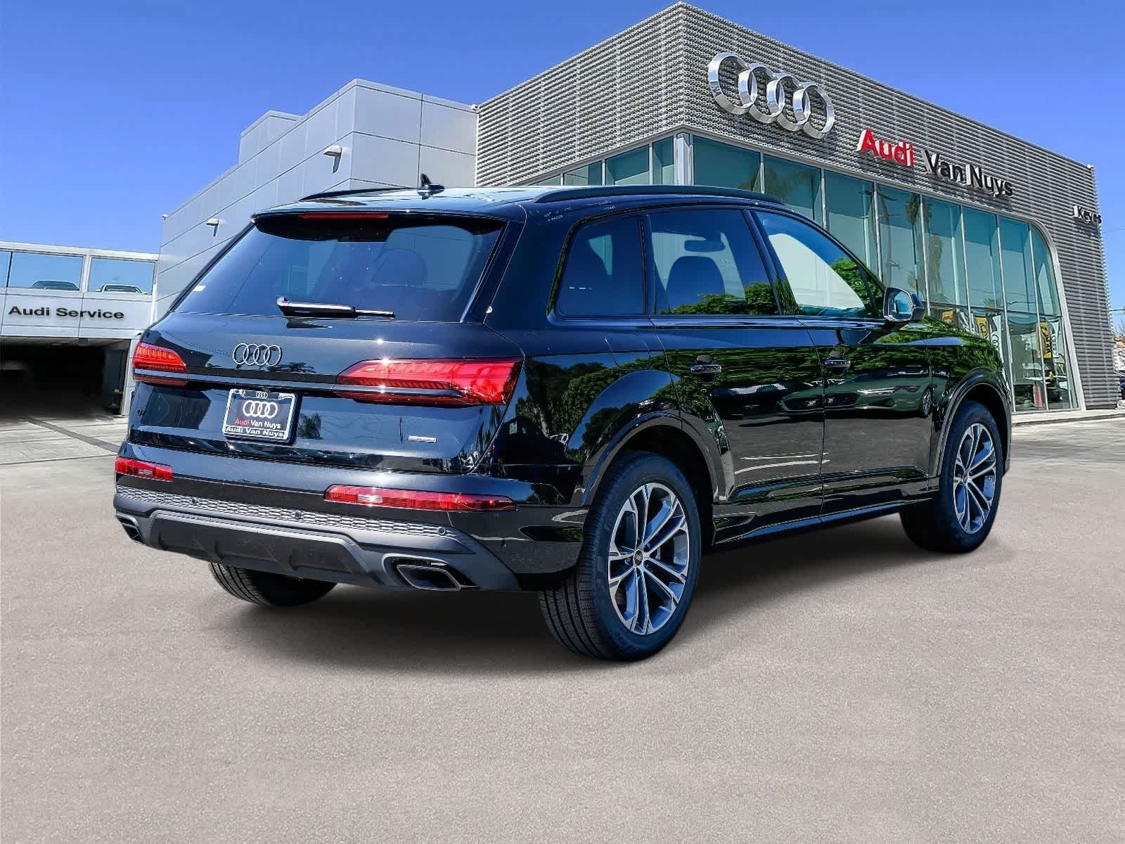 Thumbnail: 2026 Audi Q7 - 4
