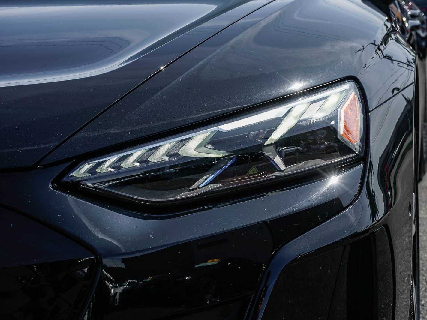 Thumbnail: 2022 Audi e-tron GT - 7