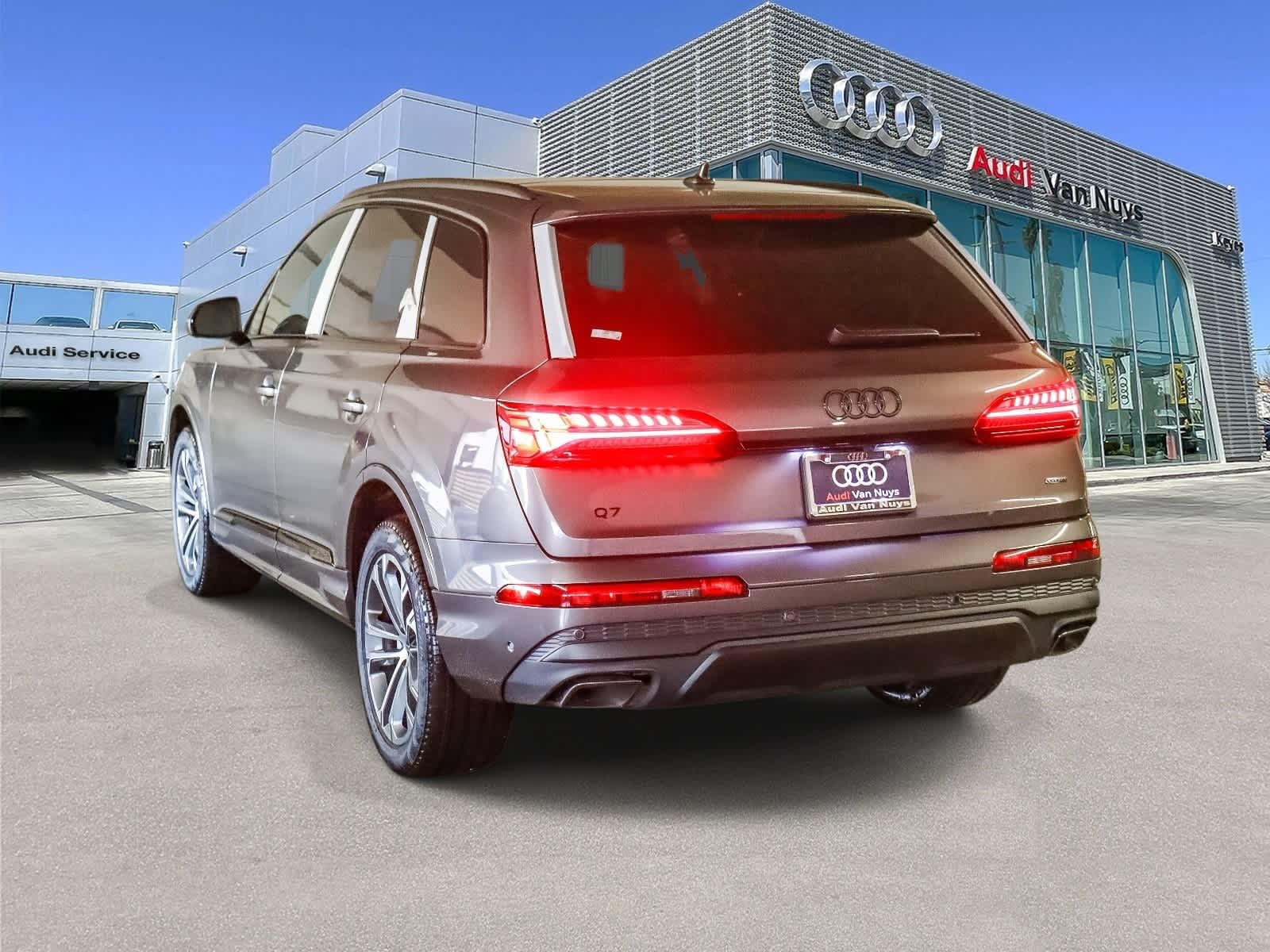 Thumbnail: 2026 Audi Q7 - 6