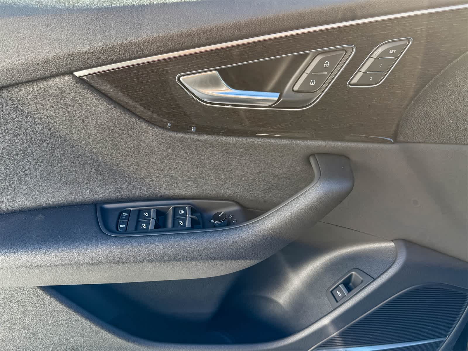 Thumbnail: 2026 Audi Q8 - 22