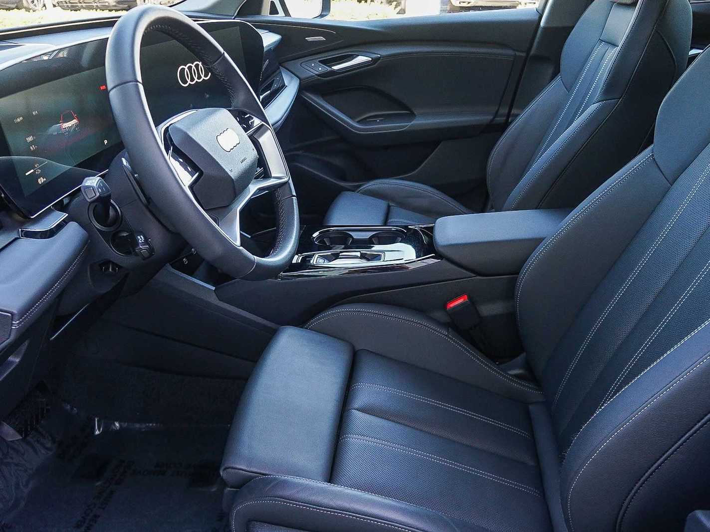 Thumbnail: 2025 Audi Q6 e-tron - 19