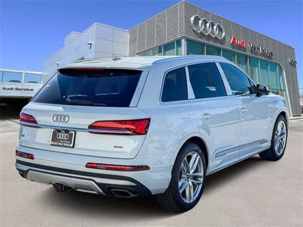 New 2025 Audi Q7 55 Premium Plus SUV