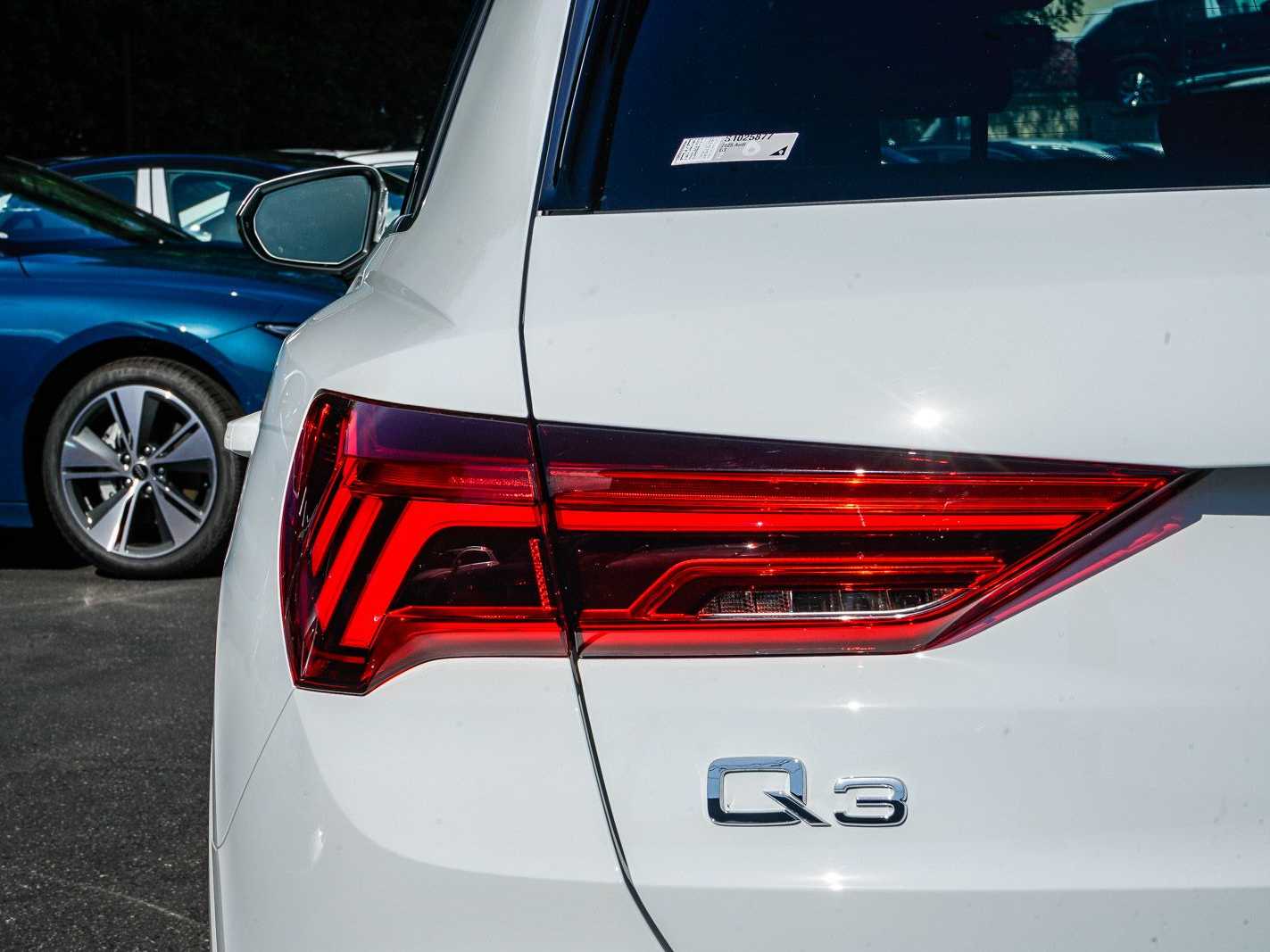 Thumbnail: 2025 Audi Q3 - 9