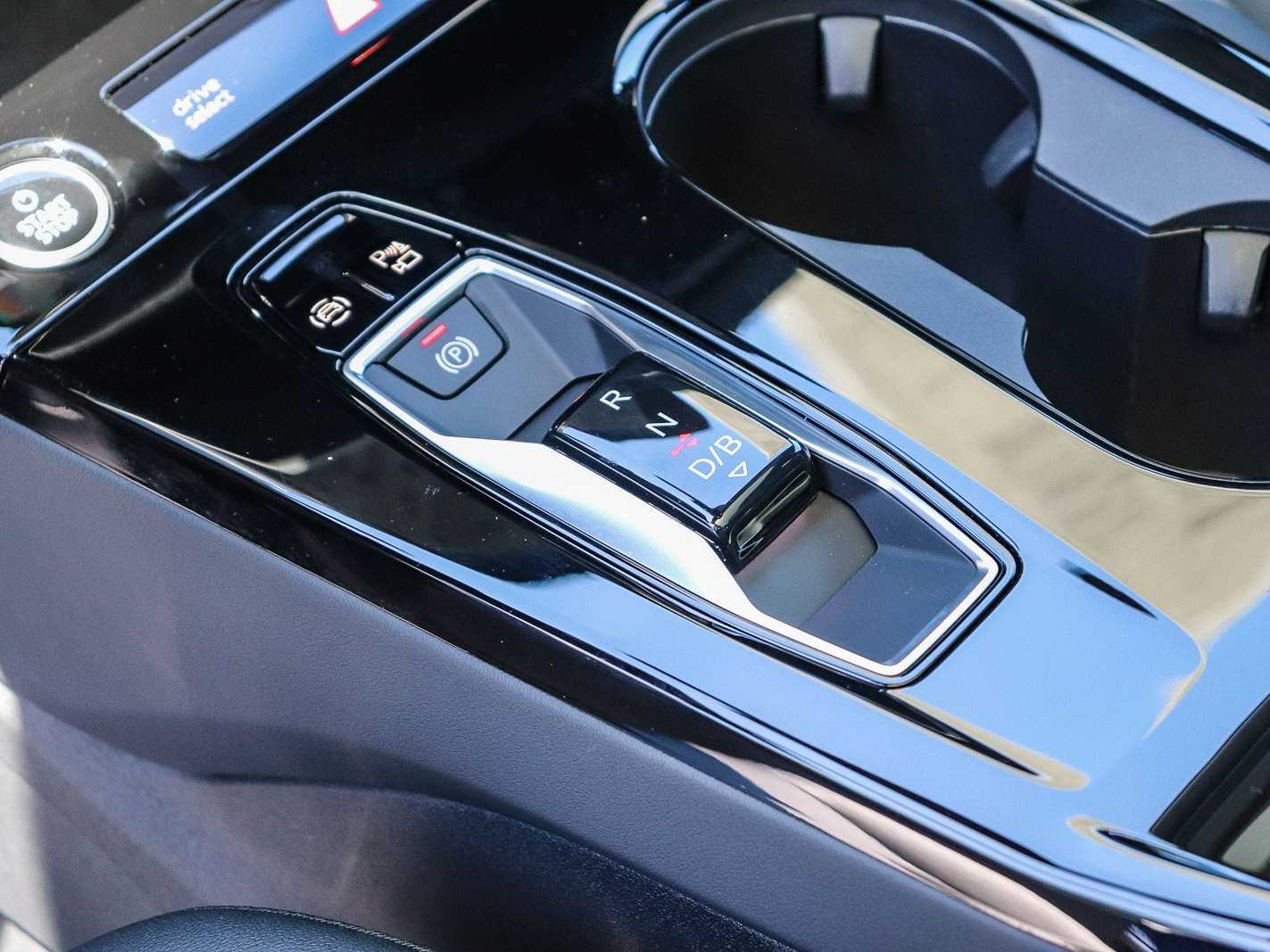 Thumbnail: 2025 Audi e-tron - 18